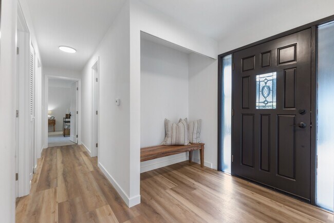 Building Photo - Fully Remodeled 4BR Rambler in Private Fed...