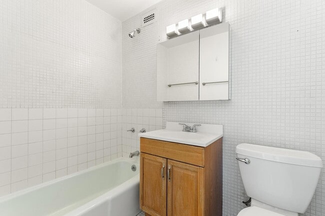 Building Photo - 1700 E 56th St