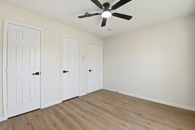 Building Photo - 7310 Sonnet Glen Ln