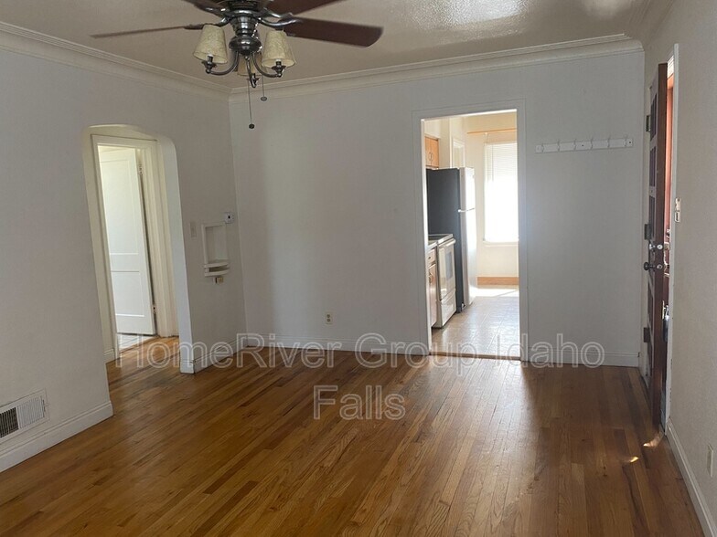 Primary Photo - 275 E 15th St