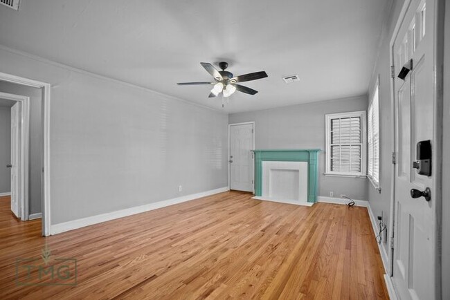 Building Photo - Newly Remodeled 2/1 in Kendall Whittier! M...