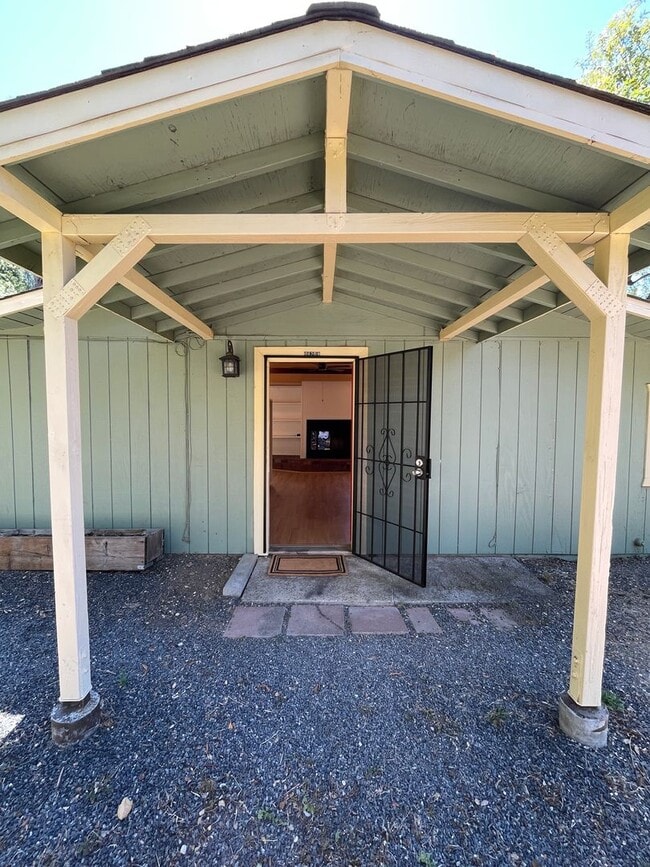 Building Photo - 587 sq. ft. Private Hilltop Guest Cottage with Vineyard Views – Forestville