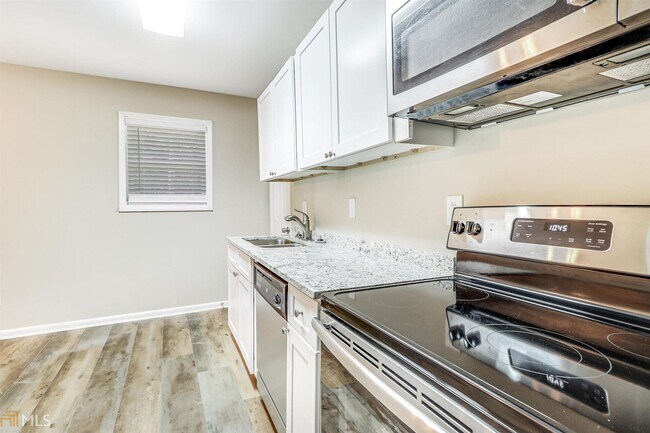 Building Photo - 8775 Lee Rd