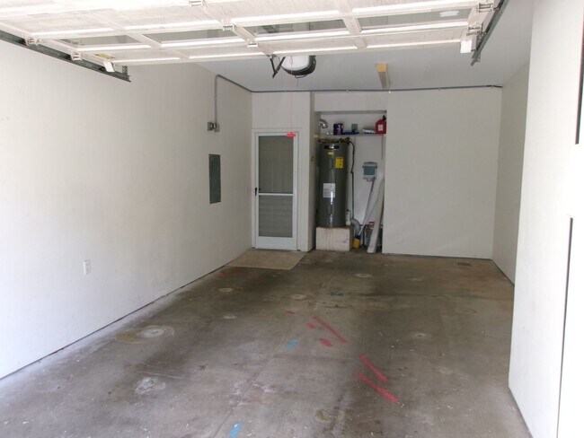 Building Photo - T0365 - MOANALUA VILLAGE #11H