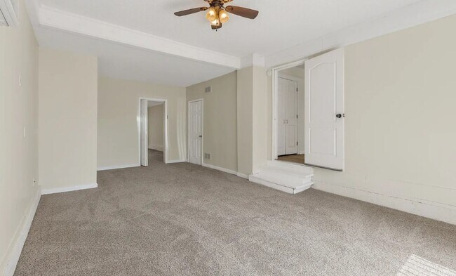 Building Photo - 3 BR/1BA | Newly Renovated Single Family Home | Great backyard| In Blue Springs!