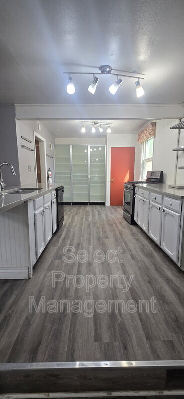Building Photo - 1228 Elmwood Ave