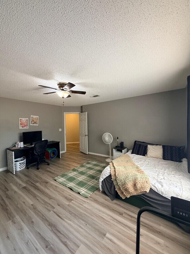 Building Photo - 205 Villacrest Dr