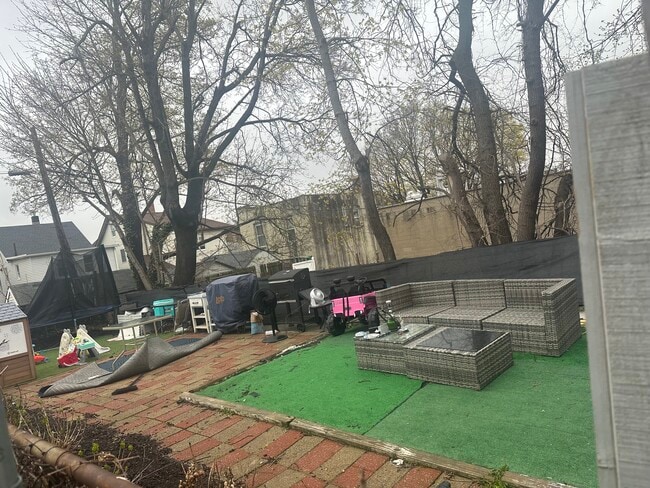 Building Photo - 21 Drake Ave