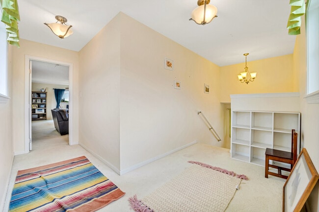 Building Photo - 142 Maluniu Ave