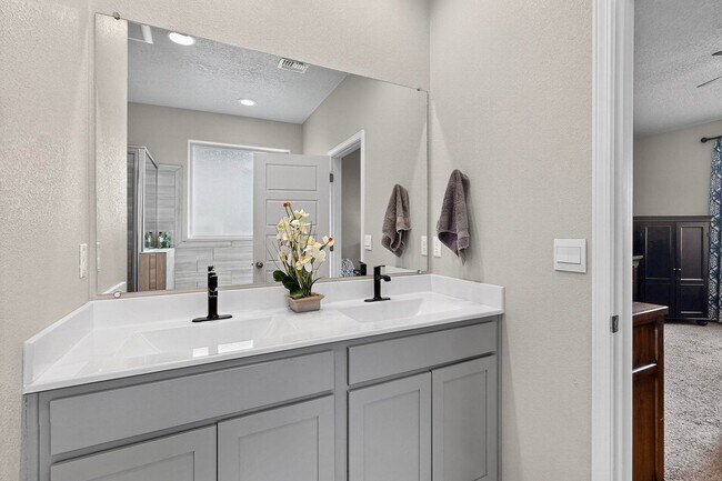 Building Photo - For Rent | Unfurnished Home | 4 Bed / 2.5 ...