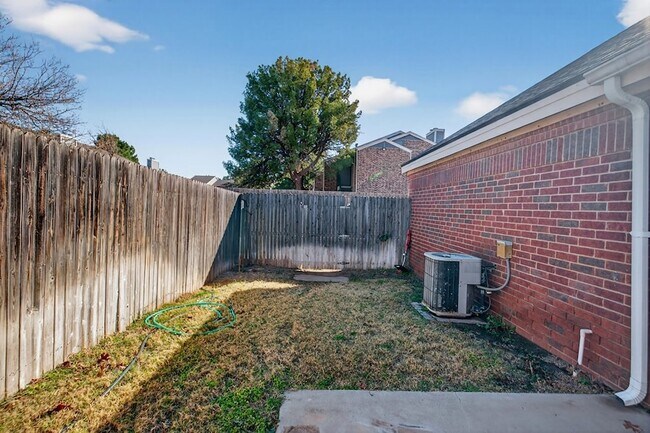 Building Photo - 1709 Castleford Rd