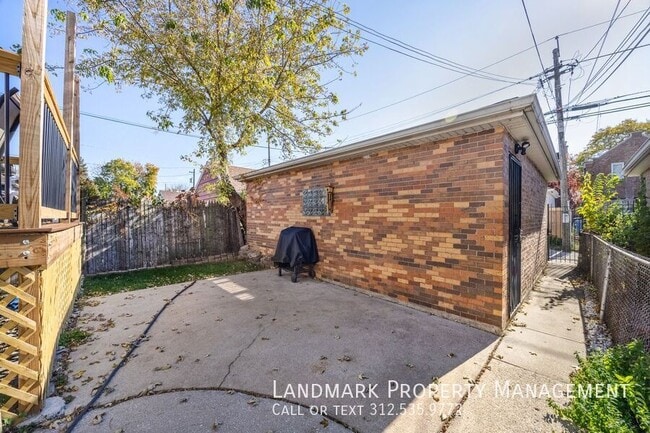 Building Photo - 6155 W School St