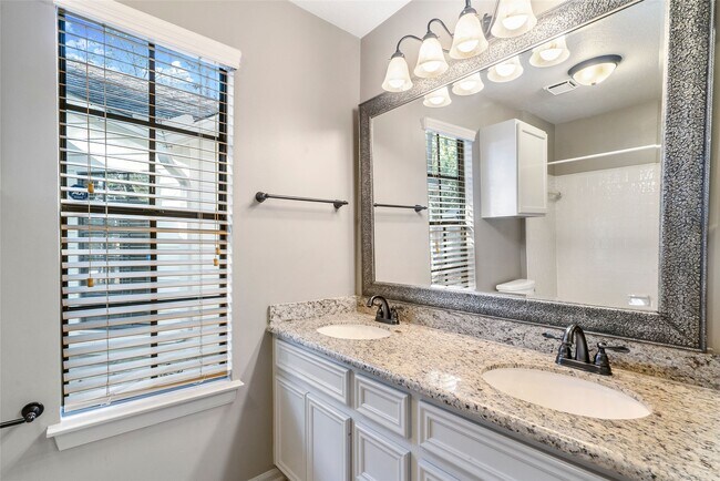 Building Photo - 2 Village Knoll Pl