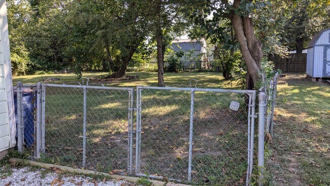 Fenced Backyare - 3500 Wilma Ave