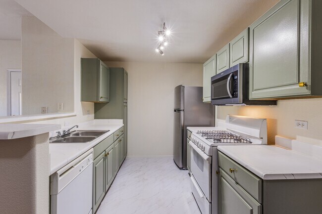 Building Photo - 8250 N Grand Canyon Dr