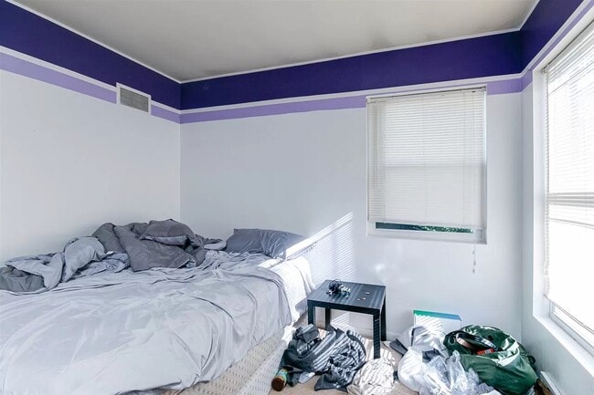 Building Photo - 1944 Hunting Ave