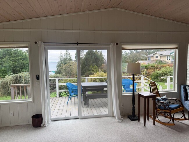 Building Photo - Charming Lummi Island Home - 2 Bedroom 2 B...