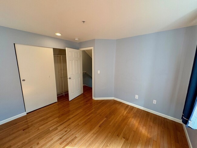 Building Photo - 1541 Cherrylane Pl S