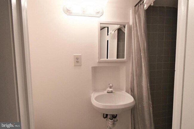 Building Photo - 41 Underwood Pl