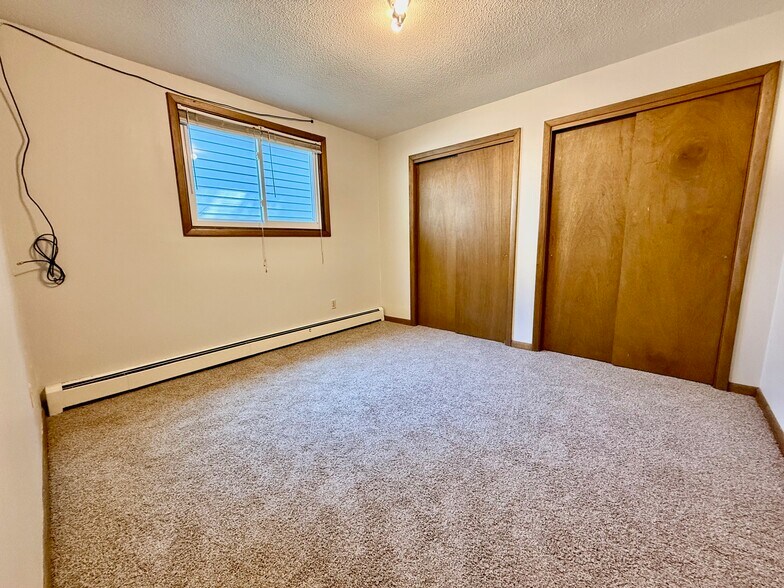 Building Photo - 818 5th St NW