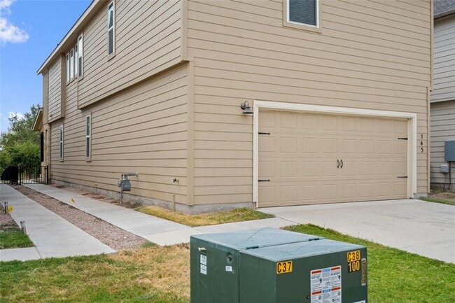 Building Photo - Big Sky Ranch 3-Bedroom/2.5 Bath - Drippin...