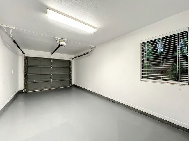 Building Photo - Ernst Court, Orlando, FL 32819 - 2 BR 2.5 BA townhouse