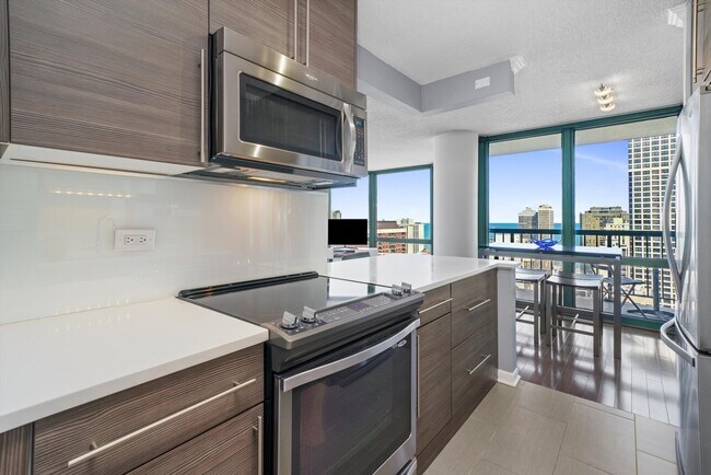 Building Photo - 111 W Maple St