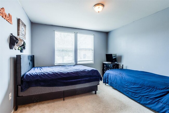 Building Photo - 1006 Hollow Oak Rd