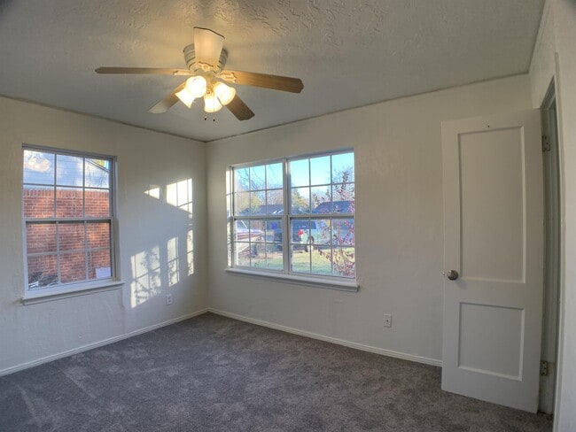 Building Photo - 409 W Himes St