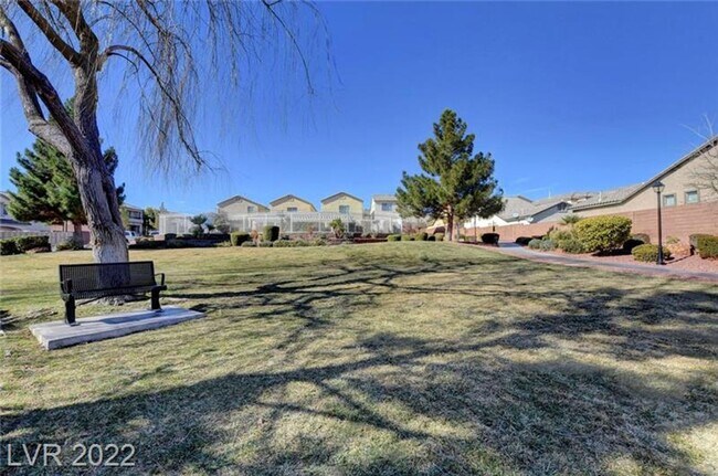 Building Photo - Gorgeous Three Bedroom in the Northwest!