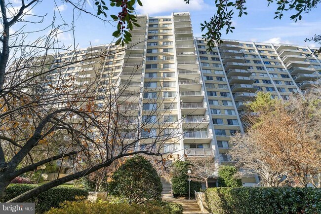 Building Photo - 301 N Beauregard St