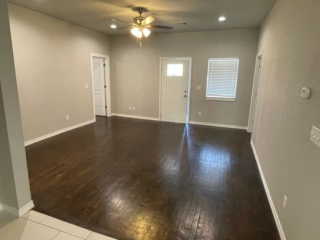 Building Photo - 810 Seven Oaks Rd