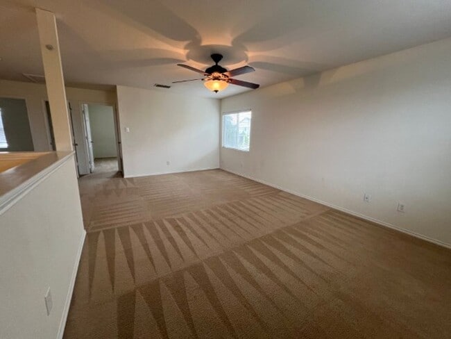 Building Photo - Charming Home Willow Bridge Subdivision