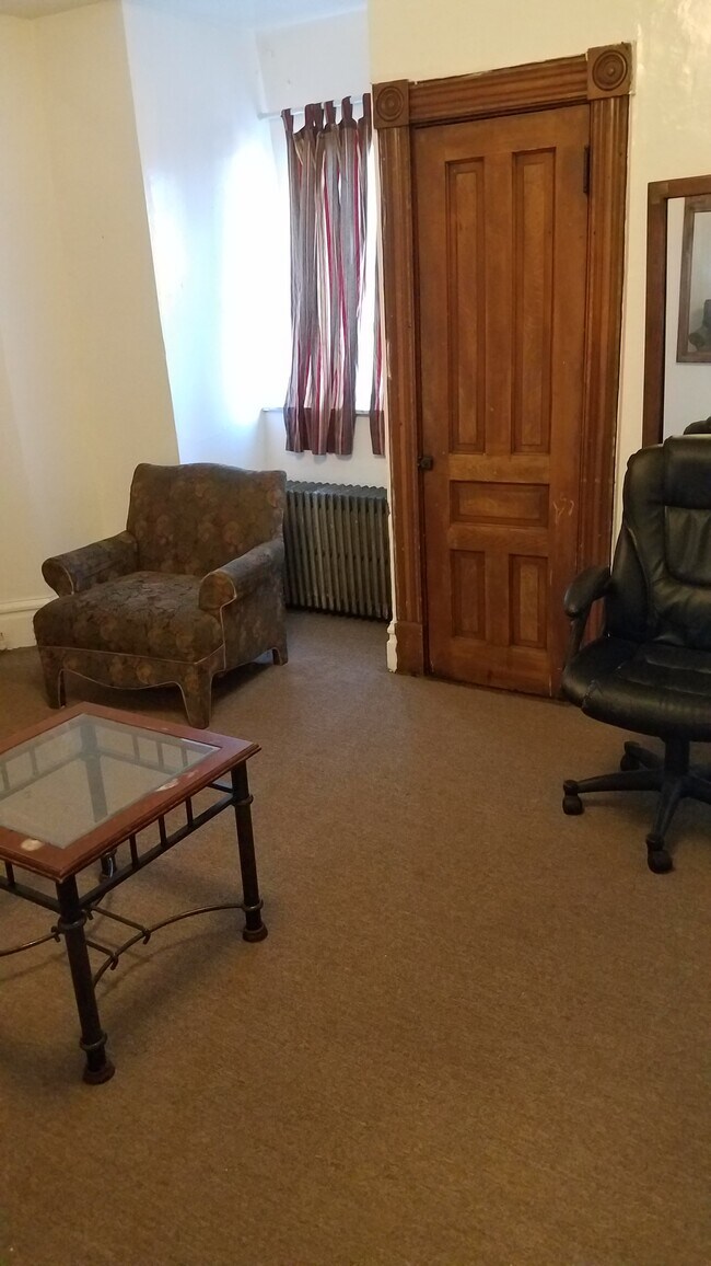 Building Photo - 368 Atwood St