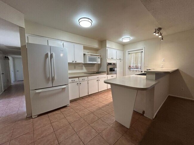 Building Photo - 1932 E Loyola Dr