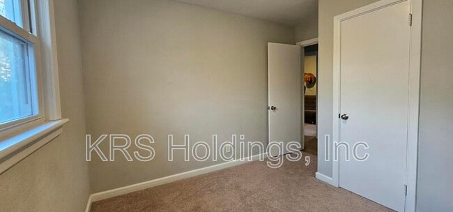 Building Photo - 1824 Meadow Lake Dr