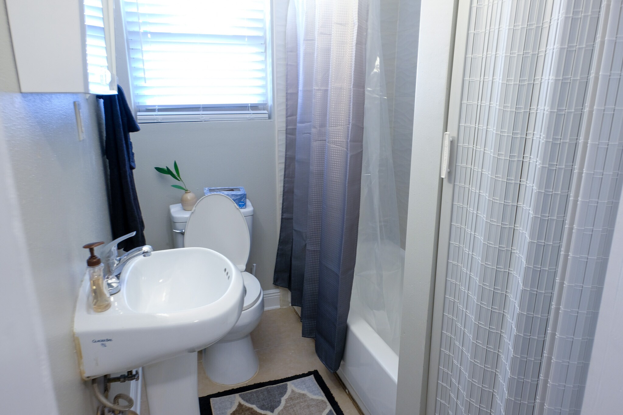 Bathroom - 5119 Baccich St