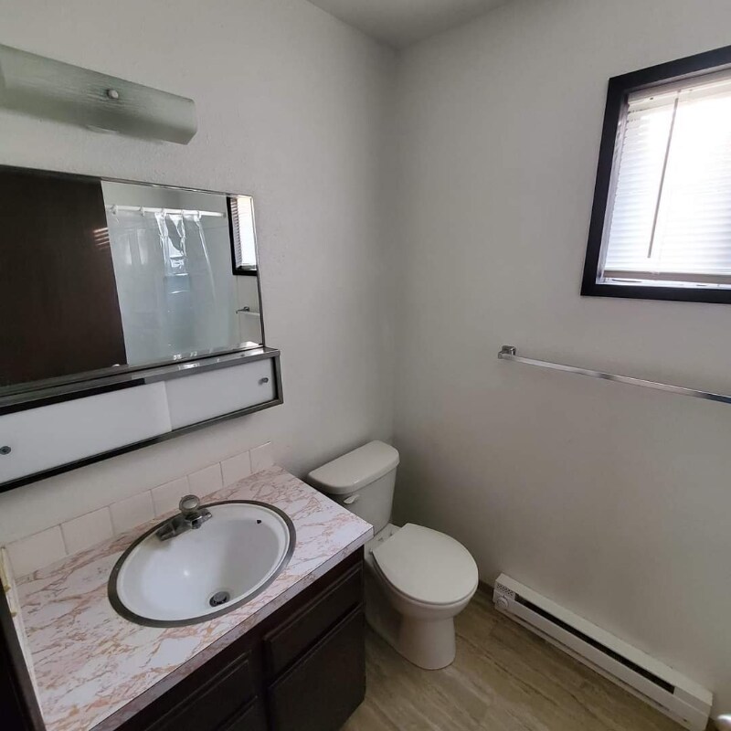 Building Photo - 1224 E 3rd St