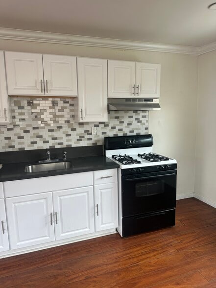 Building Photo - 4325 W 147th St
