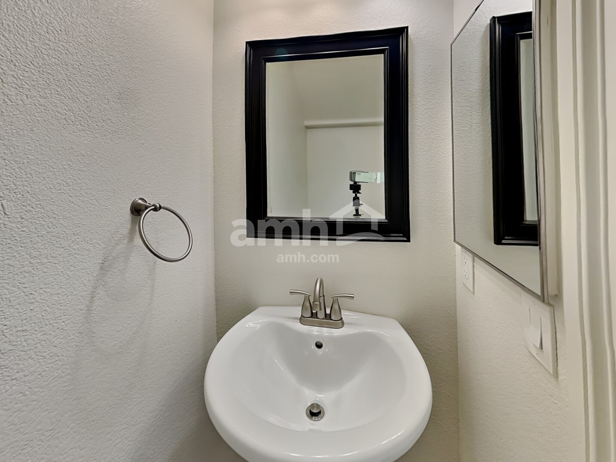 Building Photo - 8825 Moonwood Ct