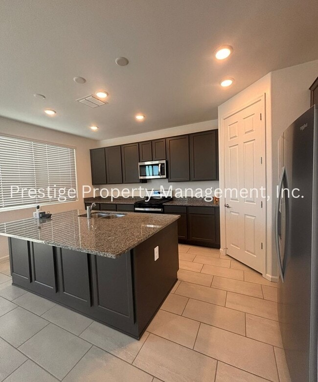 Building Photo - Beautiful 2/2 2-Story West Side Home With ...