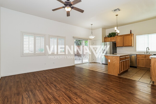 Building Photo - 440 Crestfield Cir