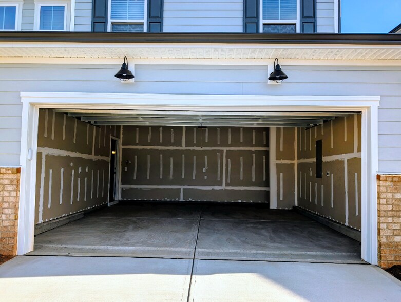 Building Photo - 684 Ben Ledi Ct