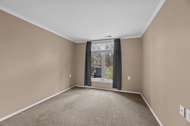 Building Photo - Ground level condo in Annapolis - Lake Heron