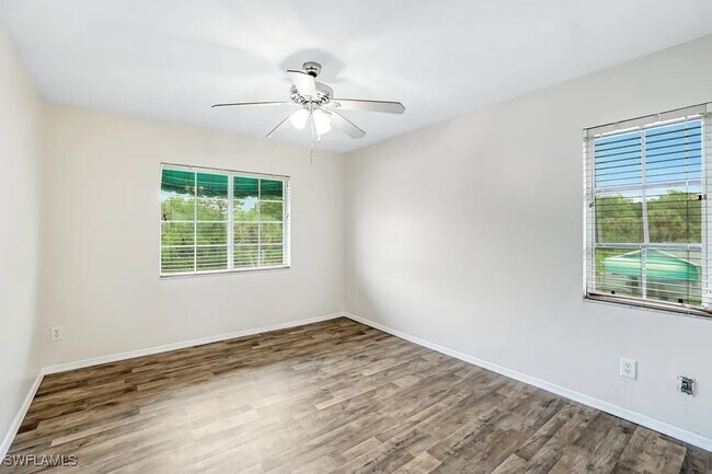 Building Photo - 260 Belina Dr