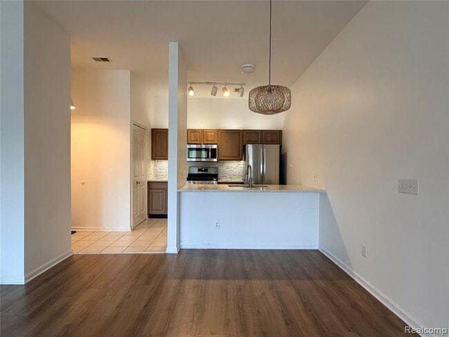 Building Photo - 2710 S Knightsbridge Cir