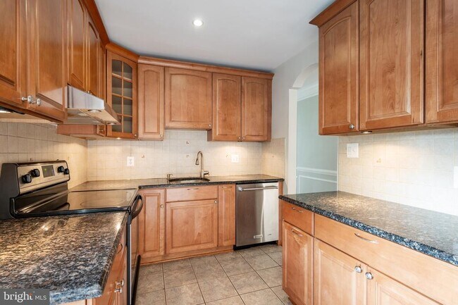 Building Photo - 2413 Childs Ln