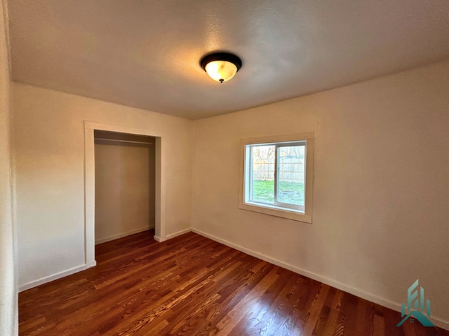 Building Photo - 3 bedroom/1 bathroom Single-Family Home for Rent