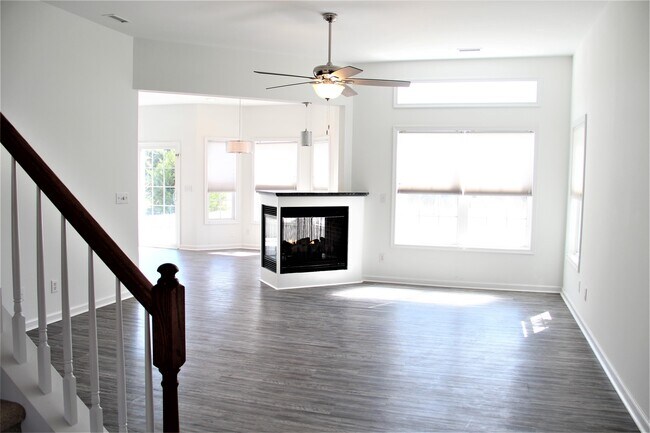 Building Photo - 205 Queenswood Blvd