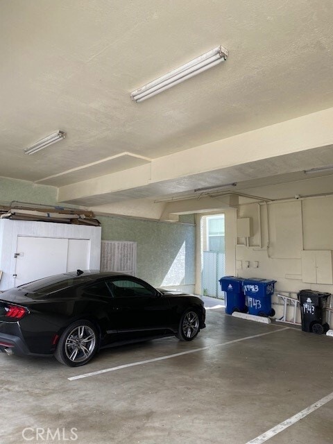 Building Photo - 1943 Vista Del Mar Ave